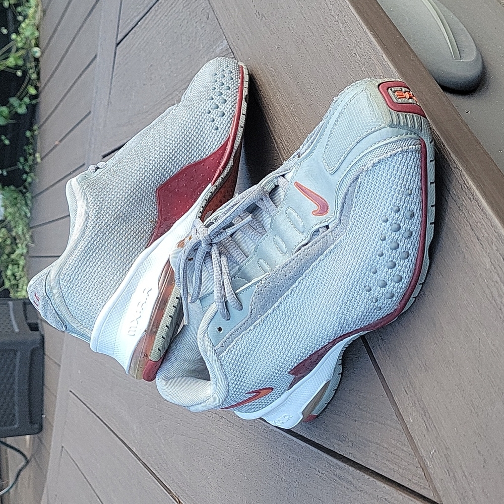 NIKE SNEAKERS